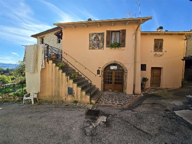 Foto Appartamento a Terni di 100 m² con 4 locali in vendita