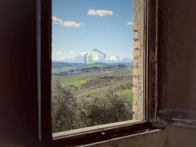 Foto Casa indipendente in C.da Ferretti, Castorano di 235 m² con 8 locali