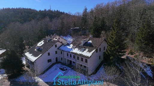 Foto Villa unifamiliare in via Trento, Lavarone Chiesa di 224 m² in vendita