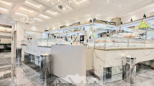 Foto Bar in piazza Camillo Finocchiaro Aprile, Roma Appio Latino di 140 m²