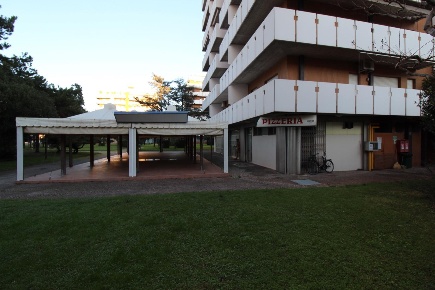 Foto Attività commerciale in Via Arcobaleno 46 Lignano Sabbiadoro, Centro