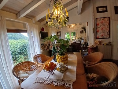 Foto Villa unifamiliare a Pietrasanta di 70 m² con 5 locali in vendita