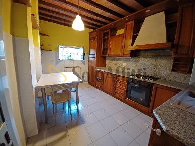 Foto Appartamento a Calenzano Centro di 90 m² con 4 locali in affitto