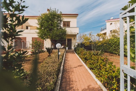 Foto Villa bifamiliare in Via dello Sparviero, Siracusa di 153 m²