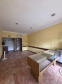 Foto Locale commerciale in Via Roma 48, Alseno Centro di 30 m² con 1 locali