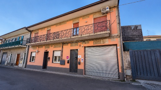Foto Appartamento in Via Calvario 20, San Pietro Clarenza di 173 m²