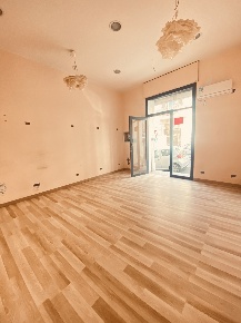 Foto Locale commerciale in Via Cuzzocrea  4, Reggio di Calabria di 25 m²