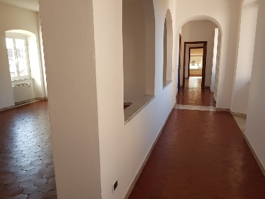 Foto Appartamento a Sarzana Centro di 110 m² con 4 locali in affitto