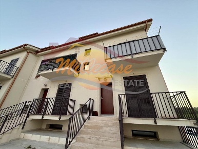 Foto Appartamento in Viale Edoardo Garrone, Siracusa di 107 m² con 4 locali