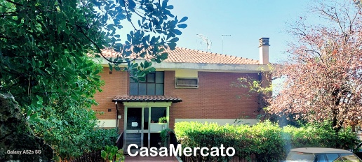 Foto Appartamento in Via Marino, Rocca di Papa Centro di 80 m² con 3 locali