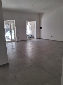 Foto Locale commerciale in Via Raffaele Musone, Marcianise di 70 m²