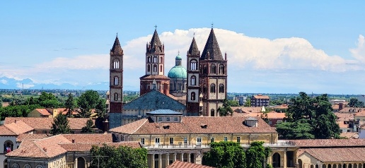 Foto Attico in Via Gaudenzio Ferrari 19, Vercelli Centro di 210 m²