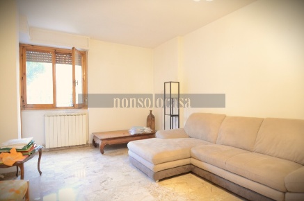 Foto Appartamento in Via Della Scuola 999, Perugia di 90 m² con 4 locali