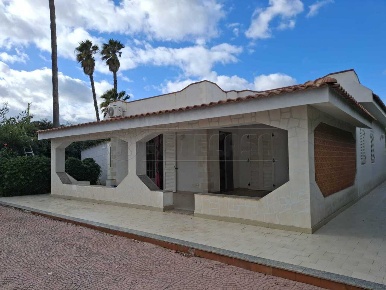 Foto Villa unifamiliare in Via Lago di PERGUSA, Siracusa Fontane Bianche