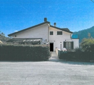 Foto Mansarde in Via Beggiola 2, Follo Piano Di Follo di 87 m² con 5 locali