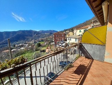 Foto Appartamento a Uscio Centro di 75 m² con 5 locali in vendita