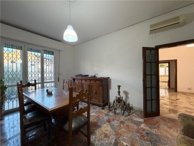 Foto Appartamento in VIA ANTONIO POLLAIOLO, Firenze di 115 m² con 5 locali