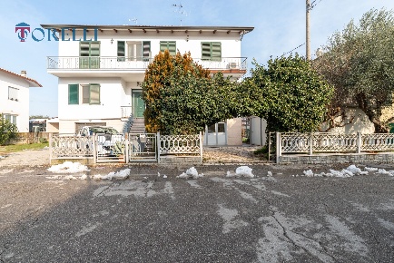 Foto Villa bifamiliare a Longiano di 250 m² con 6 locali in vendita