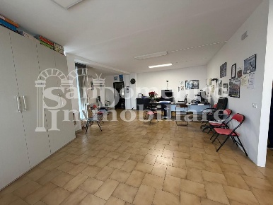 Foto Ufficio a Cascina Navacchio Nord - Zambra di 100 m² con 4 locali