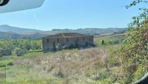 Foto Casale a Capannoli Centro di 250 m² con 20 locali in vendita