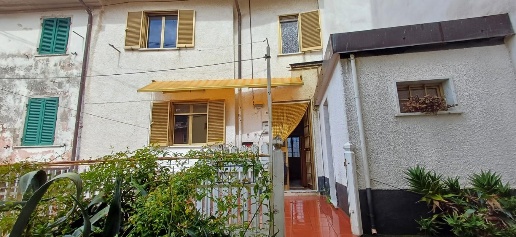 Foto Villa a schiera a Massa San Carlo - Antona di 100 m² con 6 locali