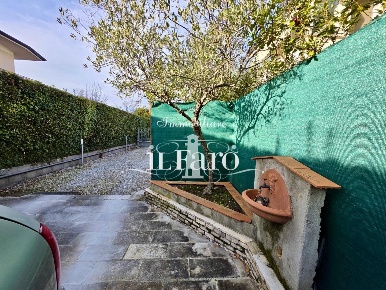 Foto Case semi ndipendenti a Pietrasanta Lido di Camaiore di 90 m²