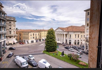 Foto Appartamento a Mantova Centro di 170 m² con 4 locali in affitto