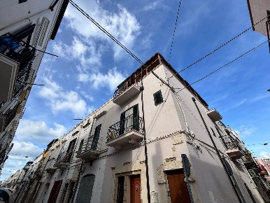 Foto Casa indipendente in Via Niccolò Tommaseo 104, Mola di Bari Centro