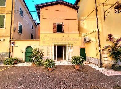 Foto Casa indipendente a Lazise Centro di 90 m² con 3 locali in vendita