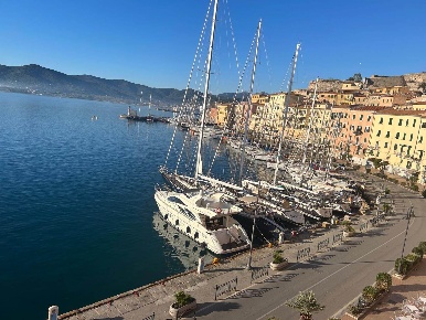 Foto Appartamento in piazza Cavour 4, Portoferraio Centro di 140 m²