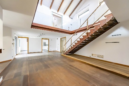 Foto Villa unifamiliare a Legnano San Martino di 307 m² con 9 locali