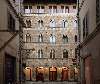 Foto Negozio a Firenze Piazza della Repubblica di 80 m² con 1 locali
