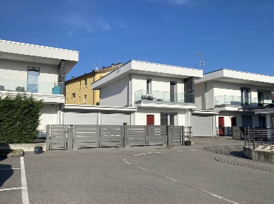 Foto Villa a schiera in via Urini, Capriolo di 100 m² con 4 locali