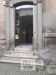 Foto Negozio in VIA XX SETTEMBRE, Matera Centro di 75 m² con 2 locali