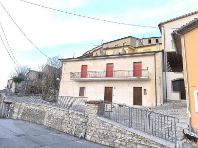 Foto Casa indipendente in via colonne 2-3, Gesualdo di 213 m² con 6 locali
