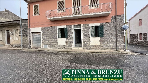 Foto Case semi ndipendenti in Santa Lucia 44, Ghilarza Centro di 149 m²