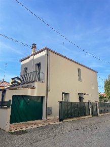 Foto Villa a schiera a Venezia Carpenedo - Bissuola di 100 m² con 6 locali