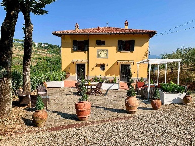 Foto Rustico a Carmignano Verghereto di 460 m² con 10 locali in vendita