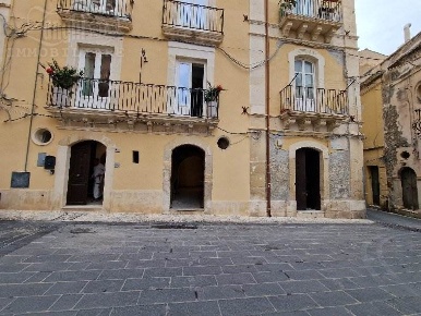 Foto Negozio a Siracusa Ortigia di 130 m² con 4 locali in vendita