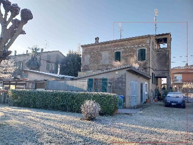 Foto Casa indipendente a Cavezzo Centro di 121 m² con 6 locali in vendita
