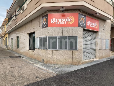 Foto Locale commerciale in Via Torino 12, Tuglie di 155 m² con 3 locali