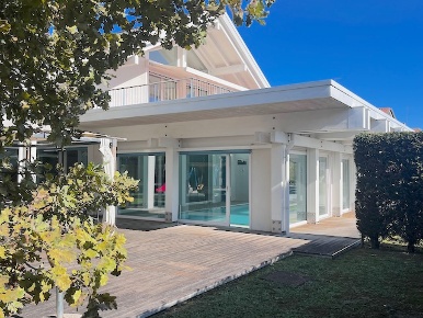 Foto Casa indipendente a Salgareda Centro di 243 m² con 9 locali in vendita