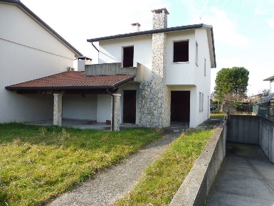 Foto Villa bifamiliare a Nove di 275 m² con 8 locali in vendita