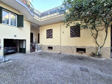 Foto Appartamento a Caivano Centro di 82 m² con 3 locali in vendita