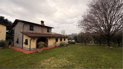 Foto Rustico in gragnano 1, Capannori di 165 m² con 5 locali in vendita