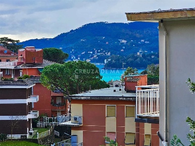 Foto Appartamento in Via Val di Sole, Rapallo di 122 m² con 5 locali