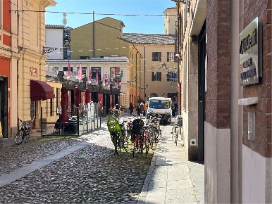 Foto Attività commerciale a Modena di 70 m² con 3 locali in vendita