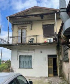 Foto Villa a schiera in Via Piave, Angiari Centro di 105 m² con 6 locali