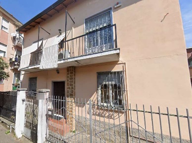 Foto Appartamento in Via Seggiano, Pioltello Centro di 101 m² con 4 locali