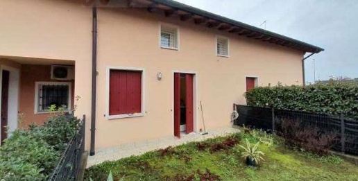 Foto Appartamento in Via Bodi, Cassola di 144 m² con 7 locali all'asta